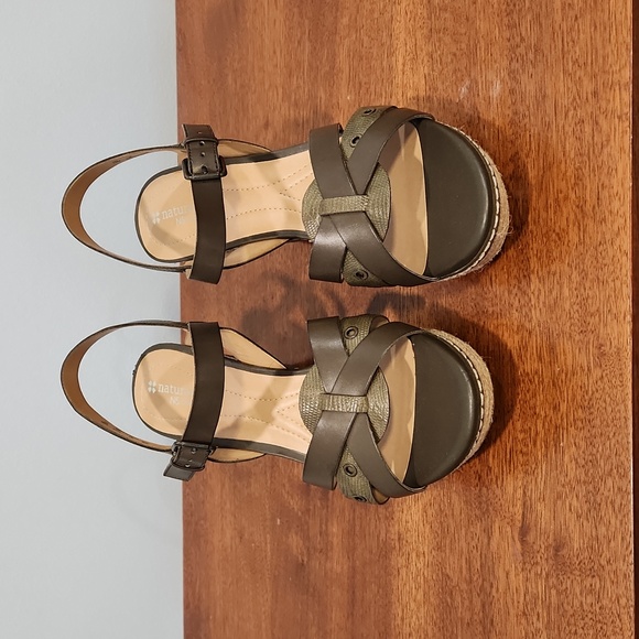 🍀 Green Women's wedge sandals size 10M for St. Patty's Day 💚🍀 - Picture 4 of 7